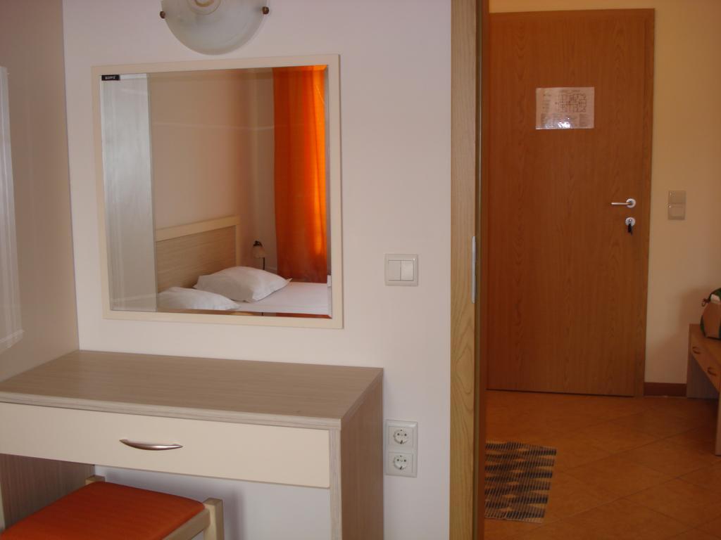 סאני ביץ' Royal Sun - Sunny Cove Apartment מראה חיצוני תמונה